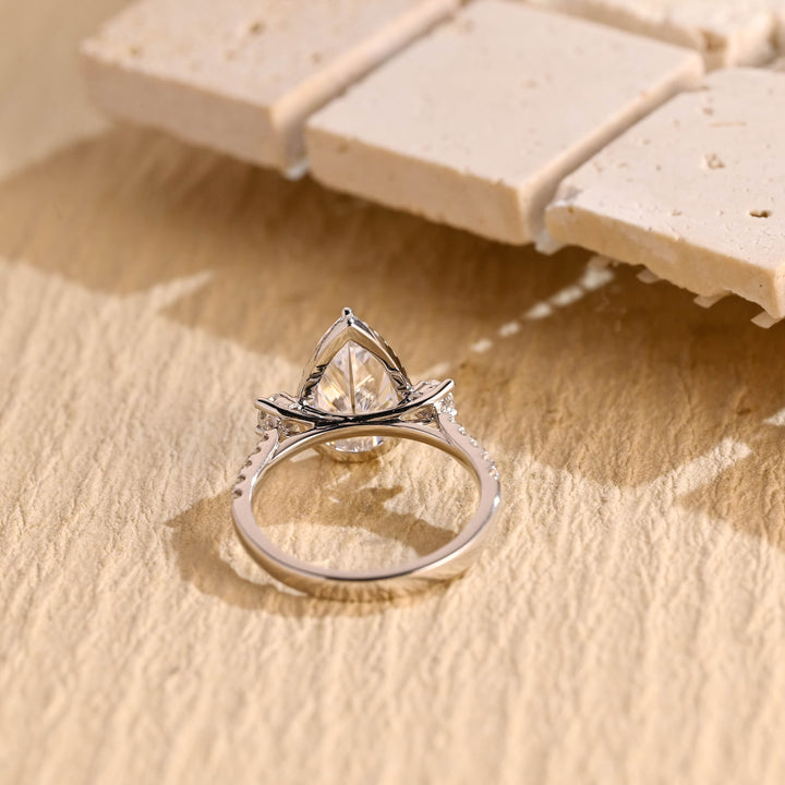 1.0ct-2.0ct Pear Cut Lab Grown Diamond Halo Engagement Ring