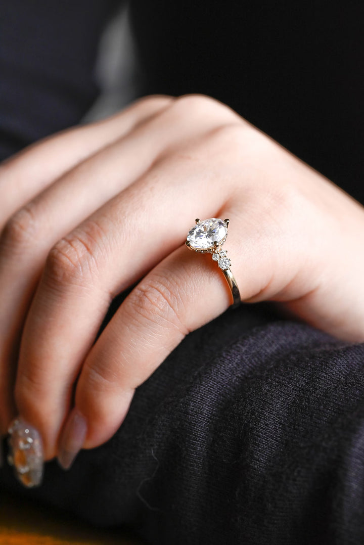 1.50ct-2.50ct Oval Cut Lab Grown Diamond Cluster Engagement Ring