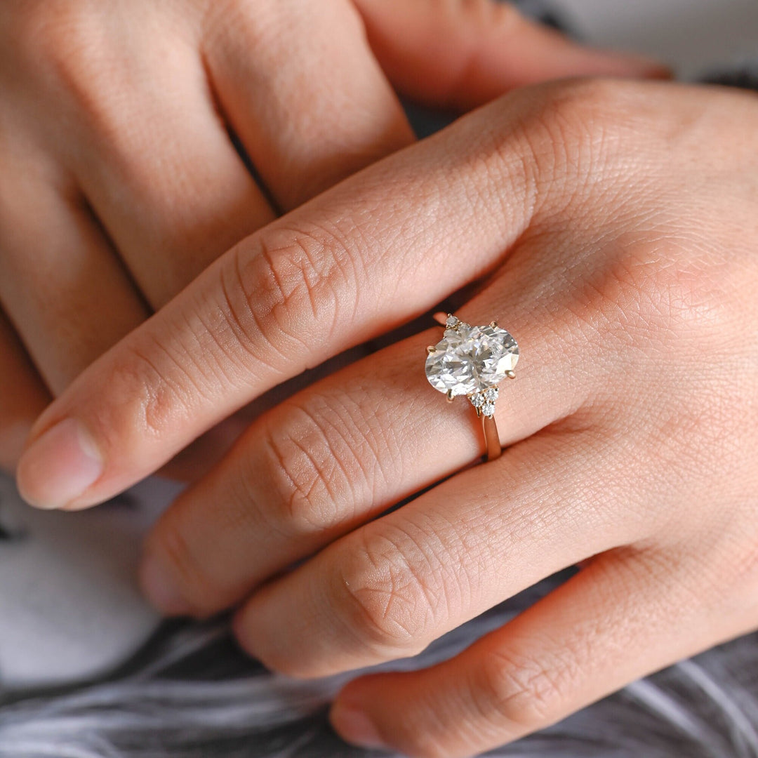 2.50ct-3.50ct Oval Cut Lab Grown Diamond Cluster Engagement Ring