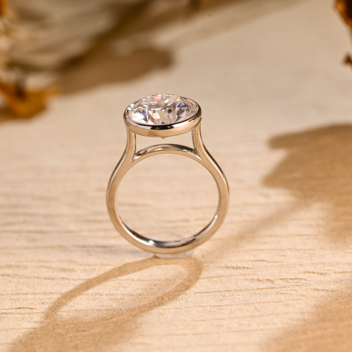 2.50ct-3.50ct Bezel Set Round Cut Lab Grown Diamond Engagement Ring