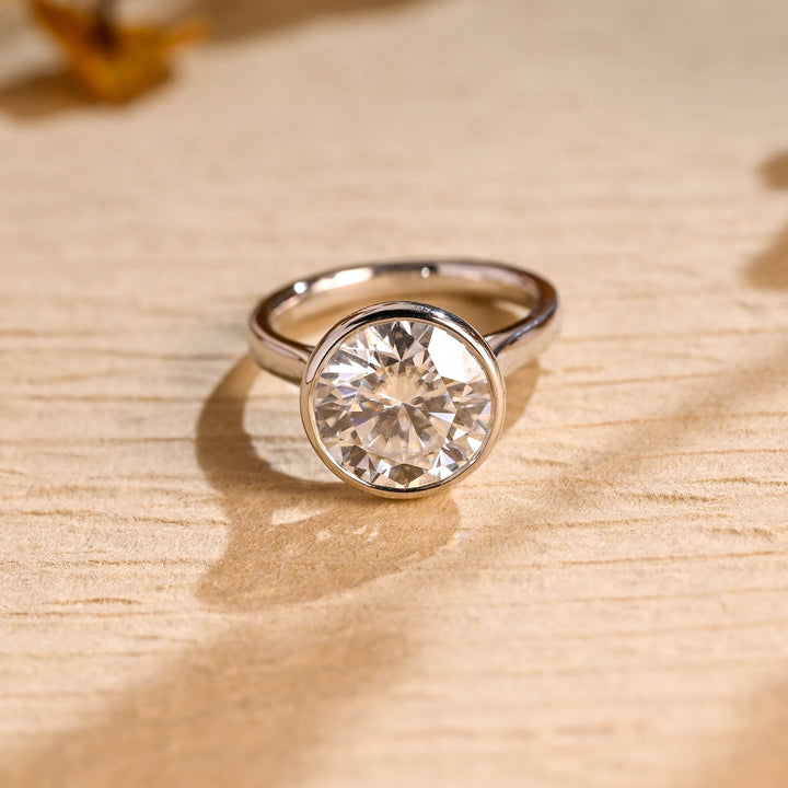 2.50ct-3.50ct Bezel Set Round Cut Lab Grown Diamond Engagement Ring