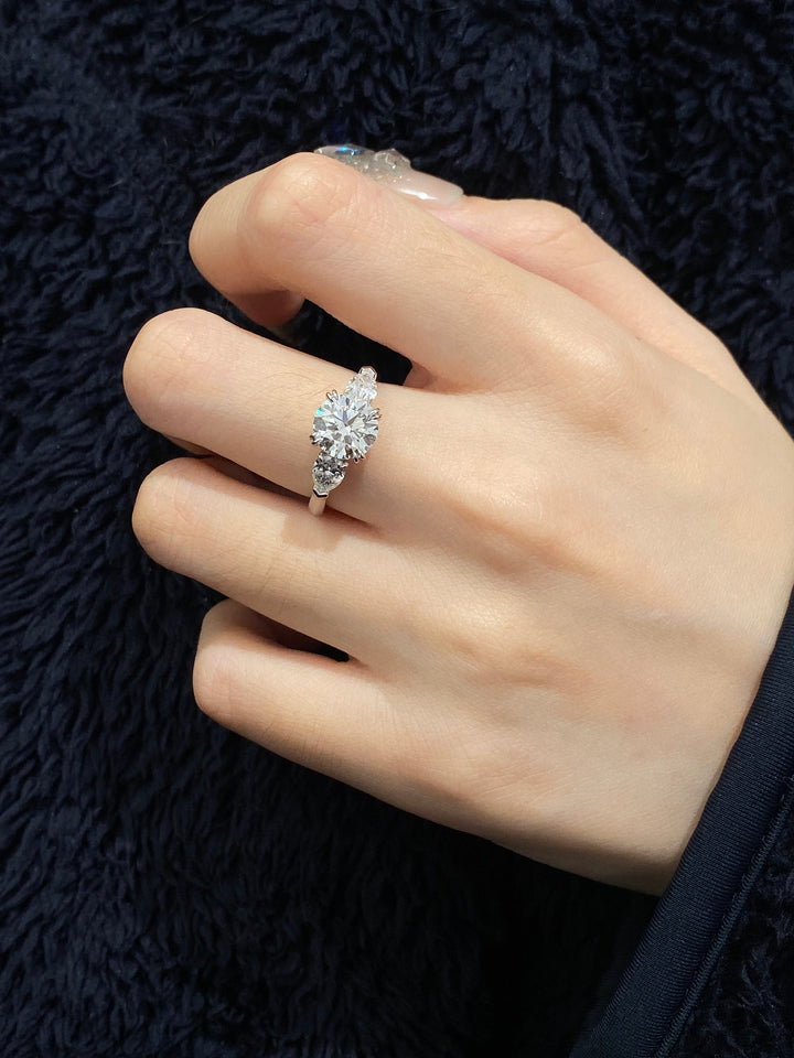 1.50ct-2.50ct Round Cut Lab Grown Three Stone Diamond Engagement Ring