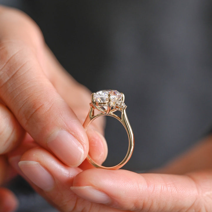2.50ct-3.50ct Oval Cut Lab Grown Diamond Cluster Engagement Ring