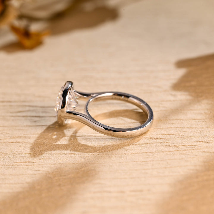 2.50ct-3.50ct Bezel Set Round Cut Lab Grown Diamond Engagement Ring