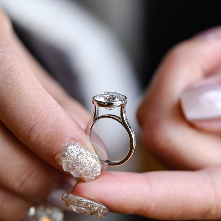 2.50ct-3.50ct Bezel Set Round Cut Lab Grown Diamond Engagement Ring