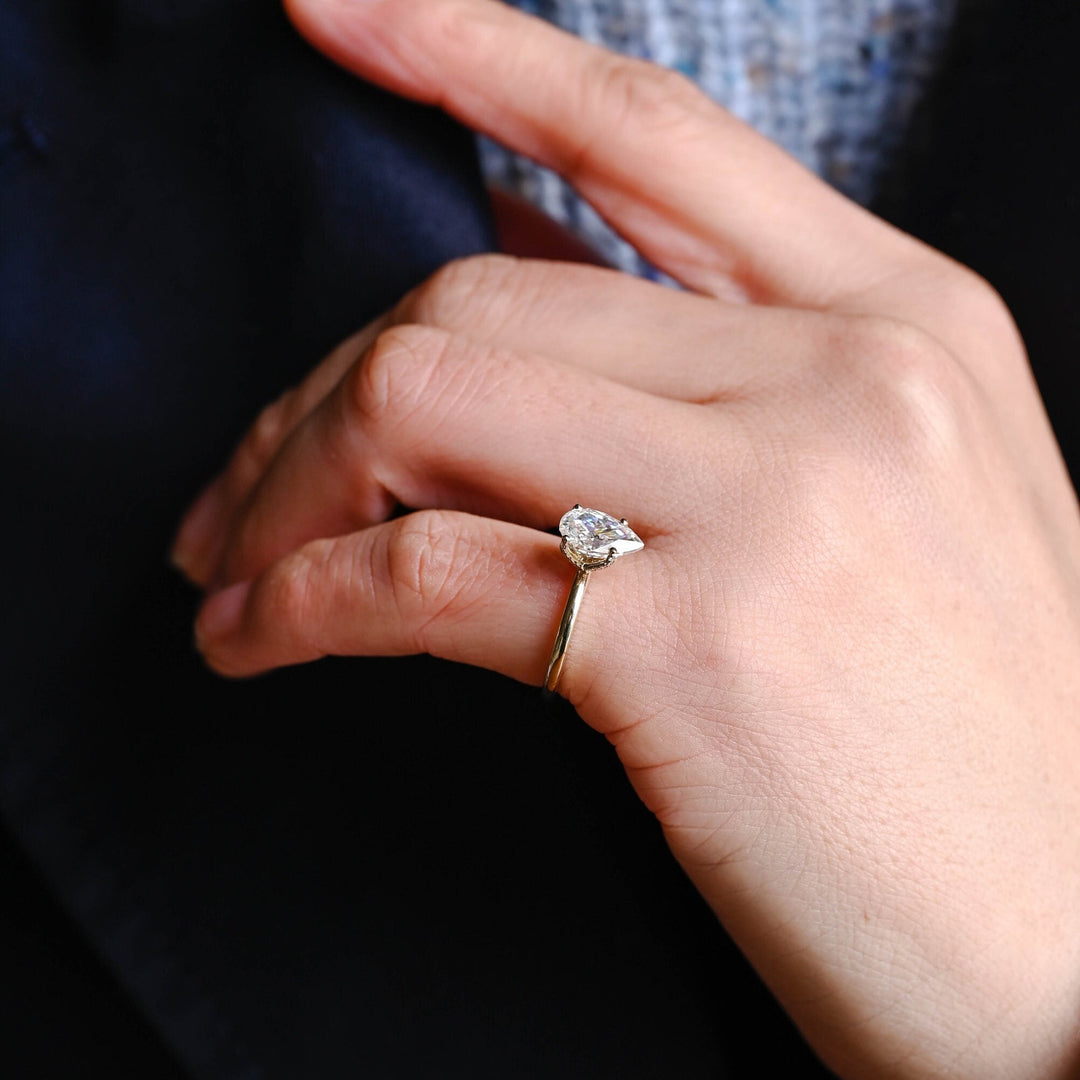 2.0ct-3.0ct Pear Cut Lab Grown Diamond Tulip Set Engagement Ring