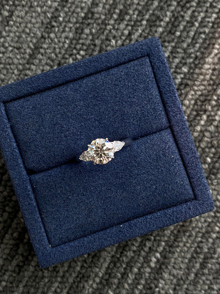 1.50ct-2.50ct Round Cut Lab Grown Three Stone Diamond Engagement Ring