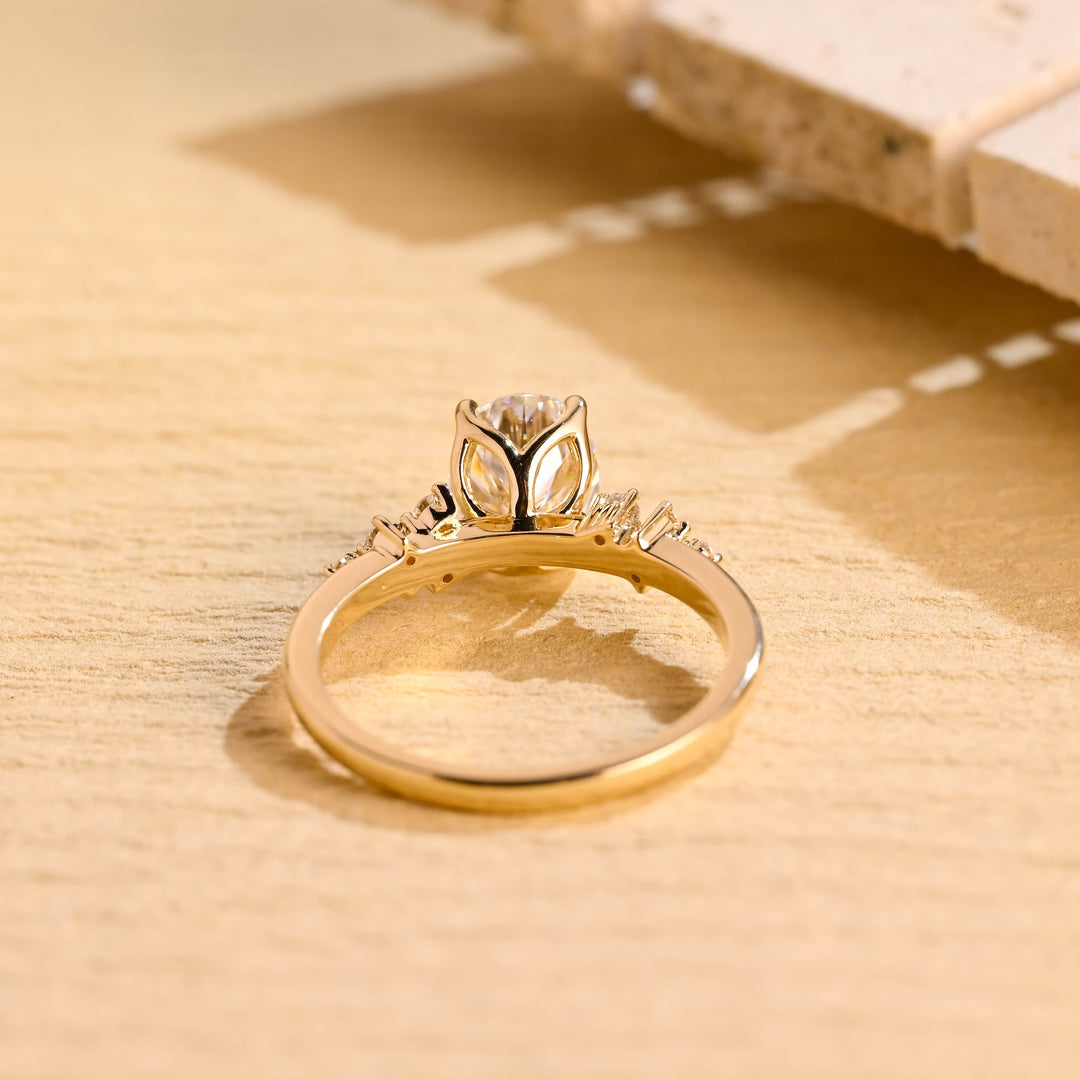1.50ct-2.50ct Oval Cut Lab Grown Diamond Cluster Engagement Ring