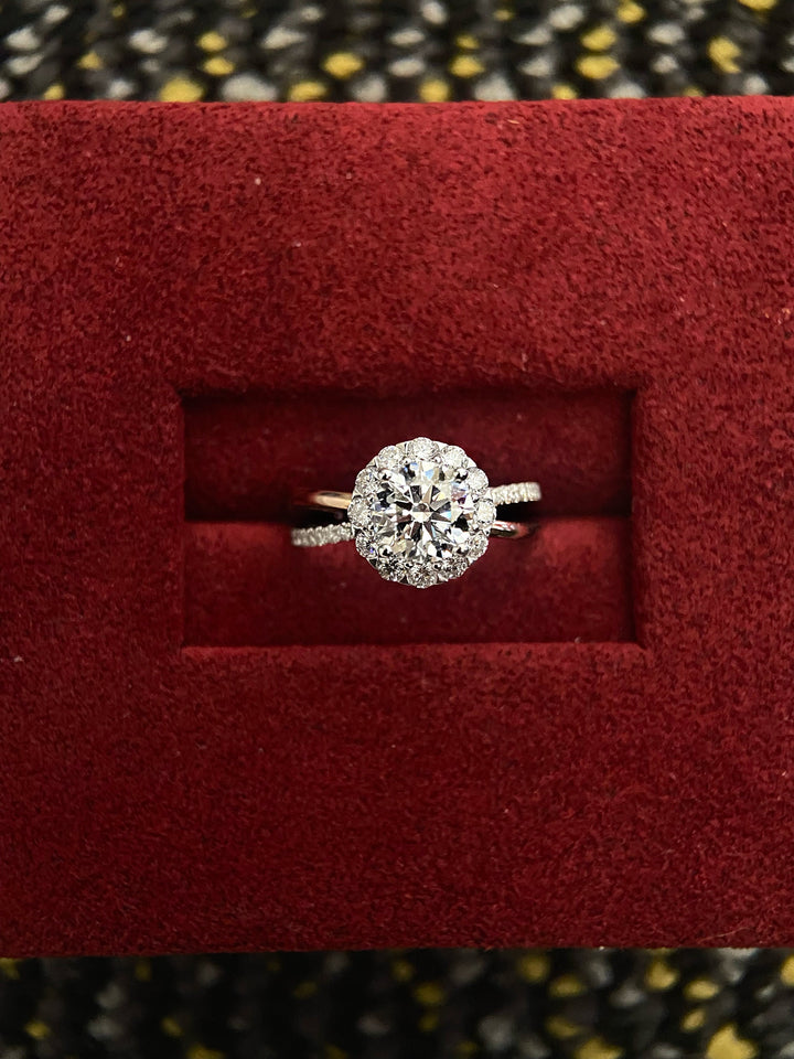 1.0ct-2.0ct Round Cut Lab Grown Halo Diamond Engagement Ring