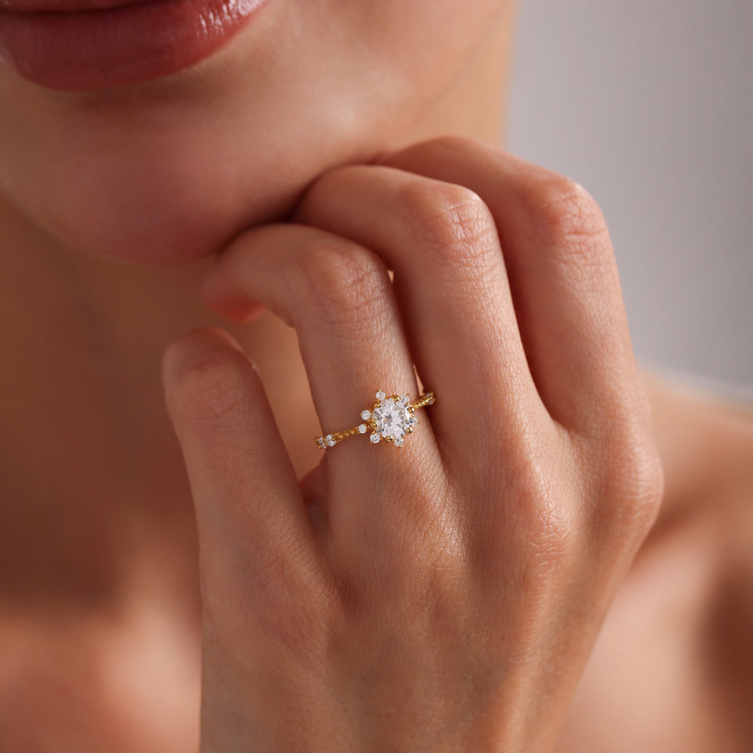 1.0ct-2.0ct Round Cut Lab Grown Diamond Cluster Engagement Ring