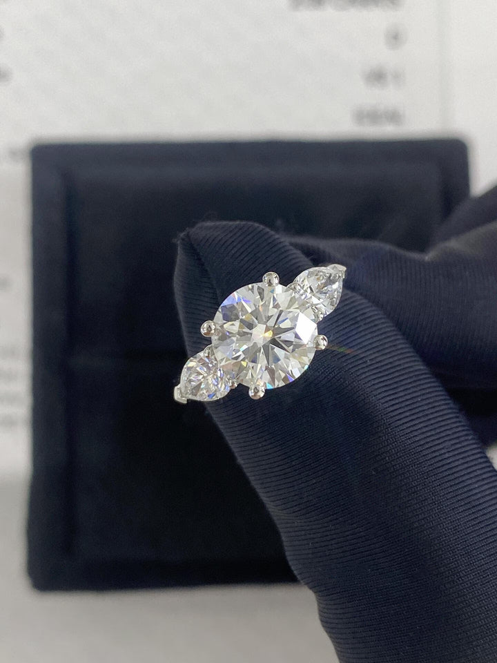 1.50ct-2.50ct Round Cut Lab Grown Three Stone Diamond Engagement Ring