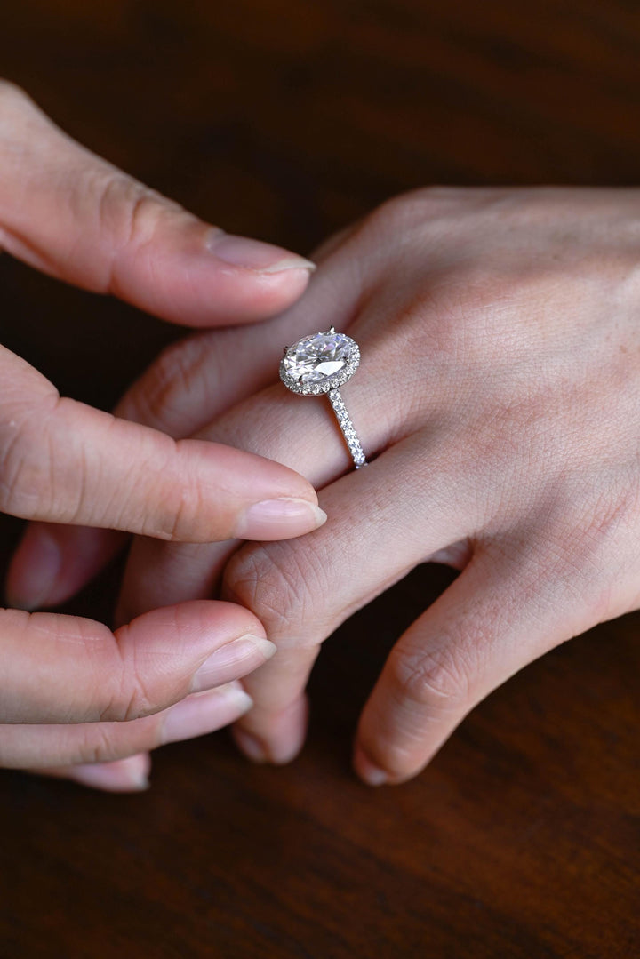 1.50ct-2.50ct Oval Cut Lab Grown Diamond Halo Engagement Ring