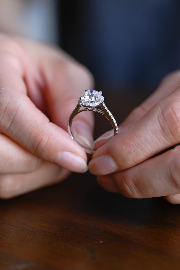 1.50ct-2.50ct Oval Cut Lab Grown Diamond Halo Engagement Ring