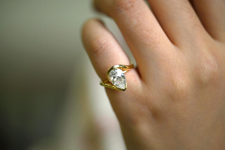 1.50ct-2.50ct Pear Cut Lab Grown Diamond Unique Engagement Ring