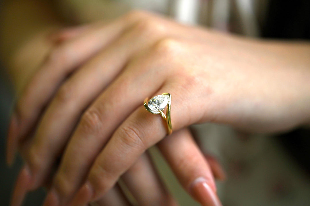 1.50ct-2.50ct Pear Cut Lab Grown Diamond Unique Engagement Ring