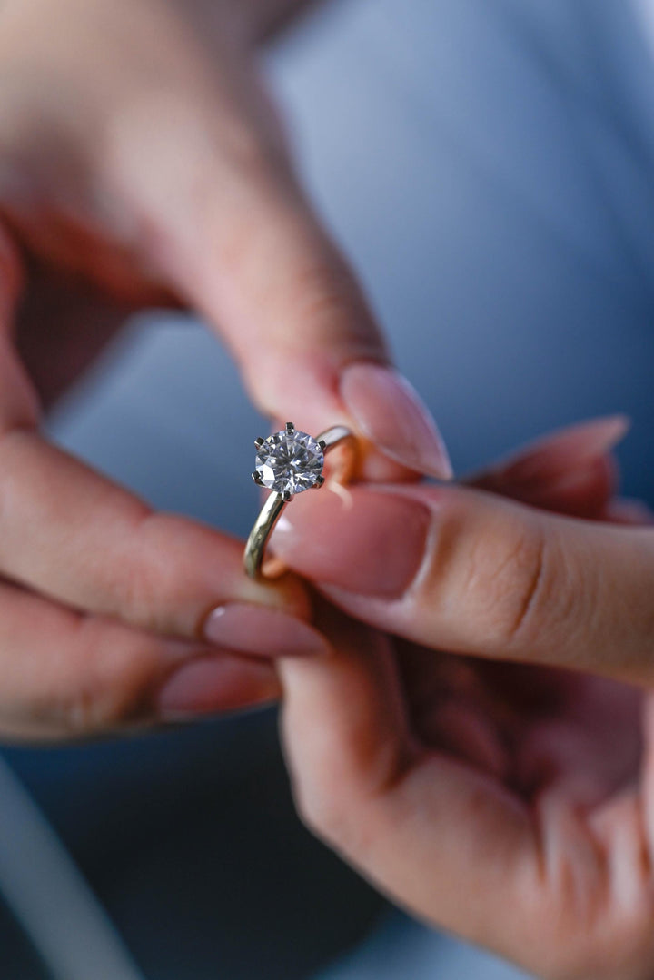 2.0ct-3.0ct Round Cut Lab Grown Diamond Solitaire Engagement Ring