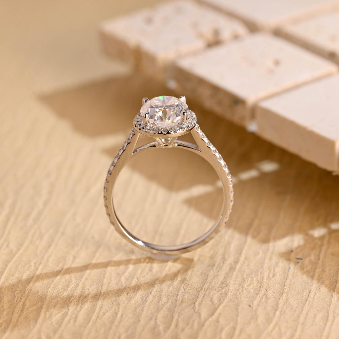 1.50ct-2.50ct Oval Cut Lab Grown Diamond Halo Engagement Ring