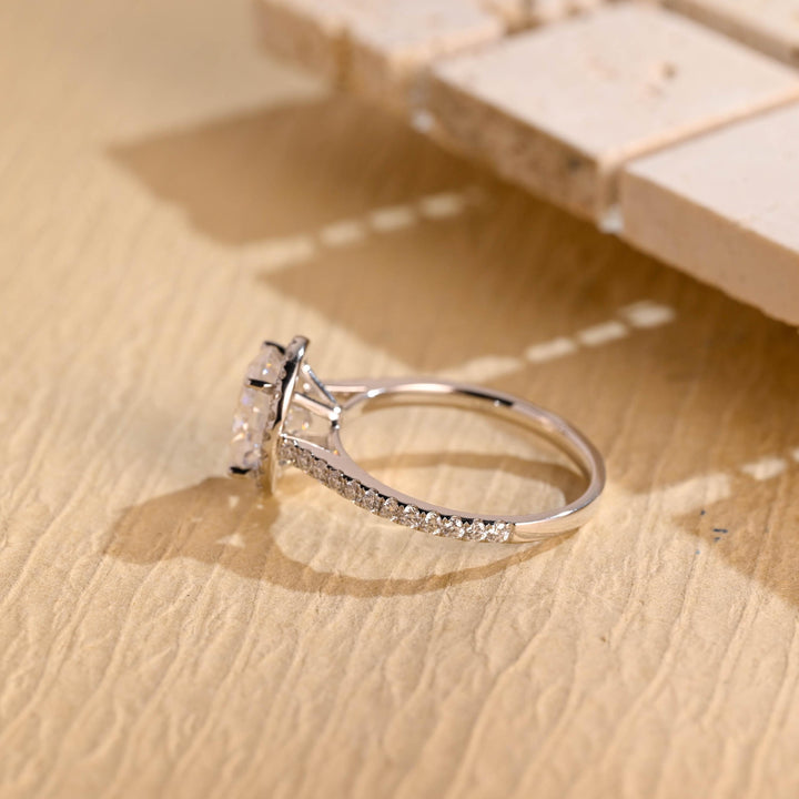 1.50ct-2.50ct Oval Cut Lab Grown Diamond Halo Engagement Ring