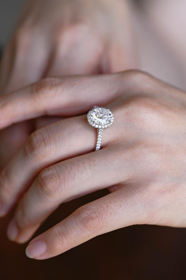 1.50ct-2.50ct Oval Cut Lab Grown Diamond Halo Engagement Ring