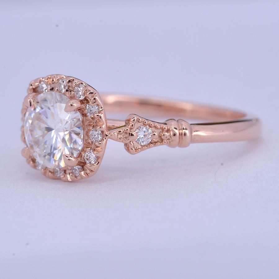 1.1CT Round Cut Vintage Diamond Halo Moissanite Engagement Ring